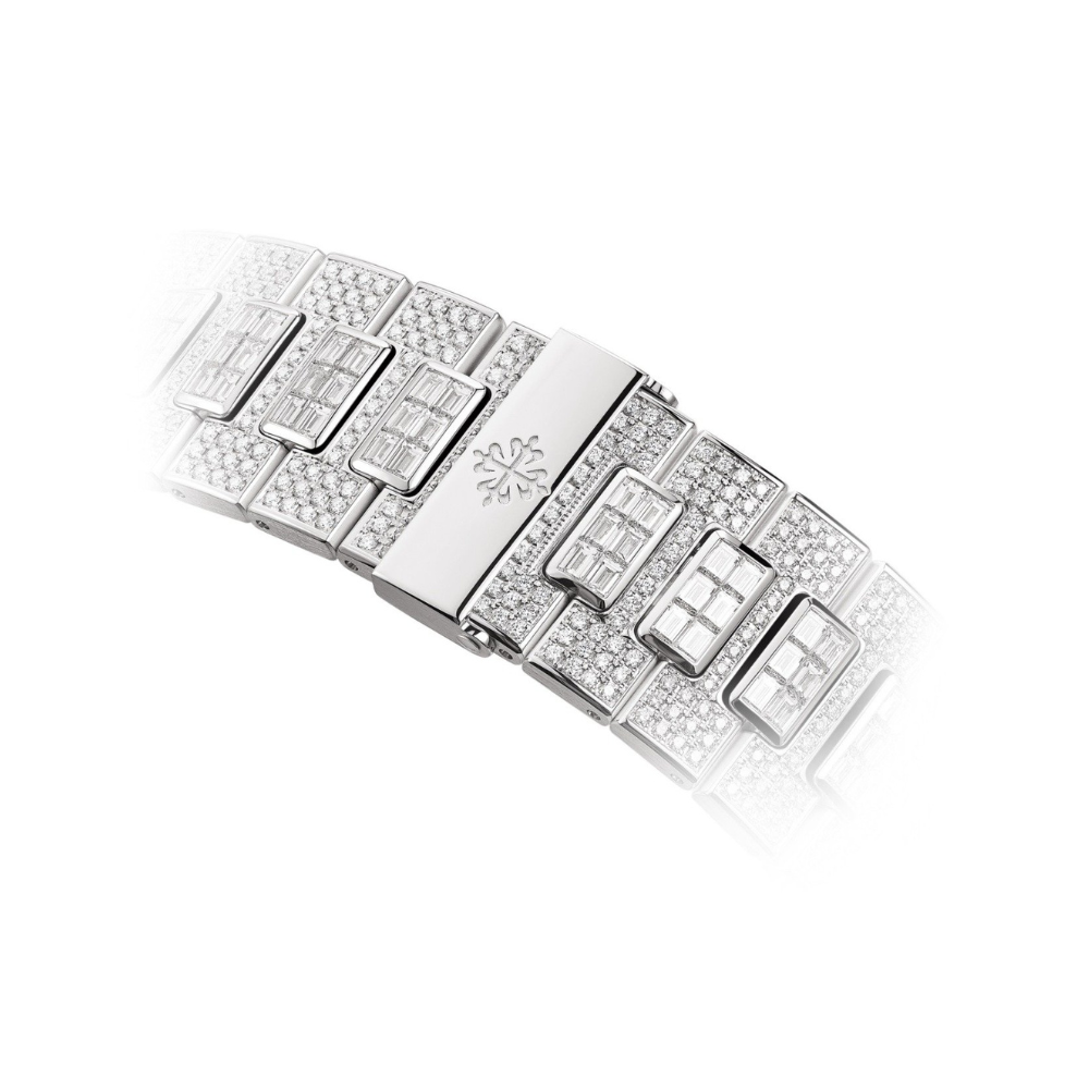 Patek Philippe Nautilus Date Ref# 5719/10G-010 - Image 3